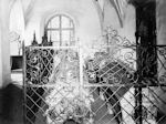 Kaplica w. Jadwigi - zarkofagi ksit - zdjcie z 1920 roku